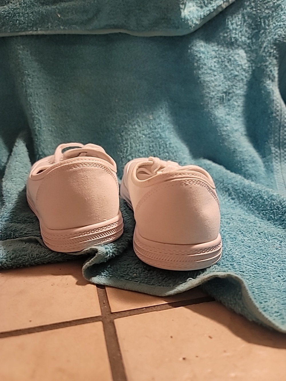 Universal Thread White Canvas Sneakers - Women's - Picture 10 of 11